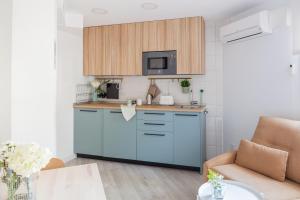 Kuchnia lub aneks kuchenny w obiekcie Madrid Comfort Suites