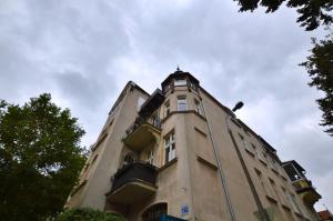 Budynek, w którym mieści się apartament