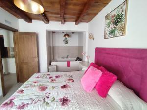 Postel nebo postele na pokoji v ubytování PEÑAFIEL DREAMS con JACUZZI