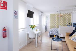 a living room with a couch and a table at Cozy living Madrid in Madrid