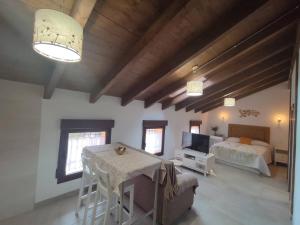 Postel nebo postele na pokoji v ubytování PEÑAFIEL DREAMS con JACUZZI