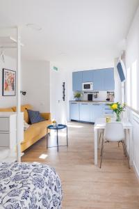 a white apartment with a kitchen and a living room at Cozy living Madrid in Madrid