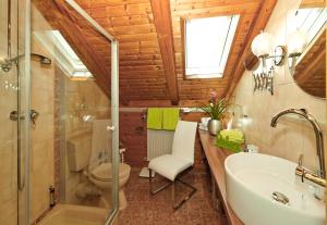 a bathroom with a sink and a toilet and a shower at Wohlfühl-Ferienwohnungen Kirchberger in Bodenmais +111 photos