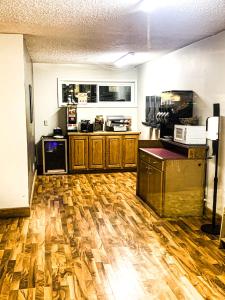 Kuchyň nebo kuchyňský kout v ubytování Econo Lodge Inn & Suites Winnemucca