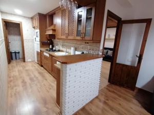 A kitchen or kitchenette at Spacious Apartment