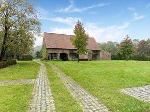 Aed väljaspool majutusasutust Holiday Home near Bruges with Sauna