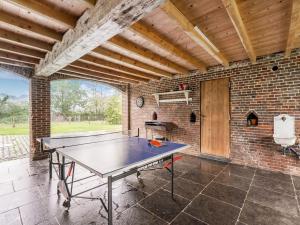 Siseõu või muu väliala majutusasutuses Holiday Home near Bruges with Sauna
