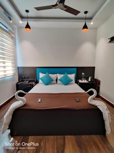 Un pat sau paturi într-o cameră la Island Cliff