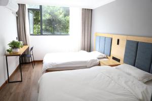 Postel nebo postele na pokoji v ubytování Travel light hostel