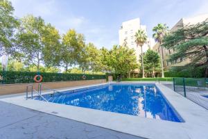 The swimming pool at or close to RentalSevilla Concejal Alberto Jiménez-Becerril