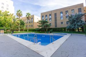 The swimming pool at or close to RentalSevilla Concejal Alberto Jiménez-Becerril