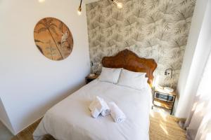 A bed or beds in a room at RentalSevilla Concejal Alberto Jiménez-Becerril Még 24 kép
