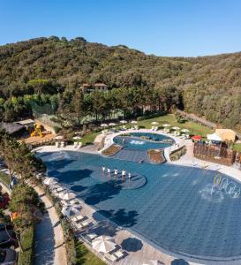 an overhead view of a swimming pool at a resort at Stella del Mare Family Camping Village in Castiglione della Pescaia