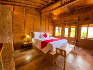 Tempat tidur dalam kamar di Villa Danu