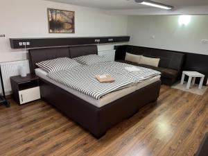 Postel nebo postele na pokoji v ubytování Avantgarde Apartment Zobor