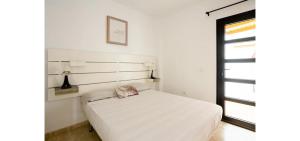 Fotografia z galérie ubytovania Casa Krisma, Fabulous Modern Spacious 2 bedrooms apartment, Remote Work, Fast WIFI, Parking and AC v destinácii Adeje