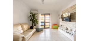 Fotografia z galérie ubytovania Casa Krisma, Fabulous Modern Spacious 2 bedrooms apartment, Remote Work, Fast WIFI, Parking and AC v destinácii Adeje