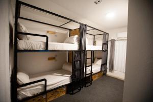 Llit o llits en una habitació de Nomads Hotel Petra