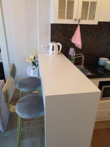 Köök või kööginurk majutusasutuses Hill & Sea Balcony 1 Bedroom & 1 Living Room @Blu X