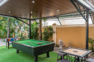 O masă de biliard de la Villa Calangute Phase 1 +38 fotografii