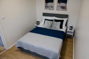 Łóżko lub łóżka w pokoju w obiekcie Apartament Domek Romi w Augustowie do wynajęcia