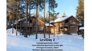 une cabane en rondins dans les bois dans la neige dans l'établissement LeviDay 1&2, à Levi