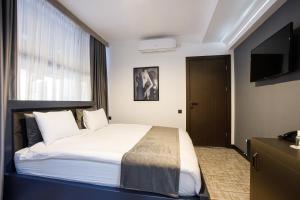 Voodi või voodid majutusasutuse The Phoenix Boutique Hotel toas