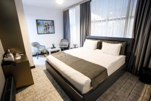 Voodi või voodid majutusasutuse The Phoenix Boutique Hotel toas