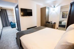 Voodi või voodid majutusasutuse The Phoenix Boutique Hotel toas