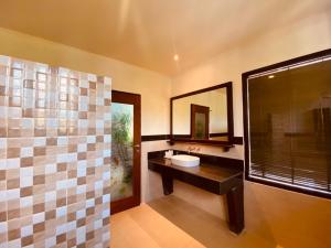 Koupelna v ubytování Koh Tao Regal Resort - SHA Plus + 37 fotografií