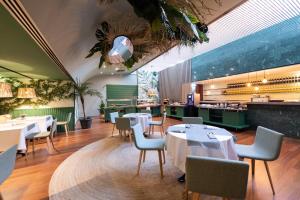 
מסעדה או מקום אחר לאכול בו ב-Aparthotel Atenea Barcelona
