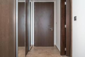 Fotografie z fotogalerie ubytování Luton Vacation Homes - Luxury & High floor 2BR , Jumeirah Living Marina Gate 3 - 48AB07 v Dubaji