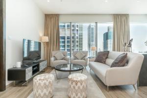 Posezení v ubytování Luton Vacation Homes - Luxury & High floor 2BR , Jumeirah Living Marina Gate 3 - 48AB07