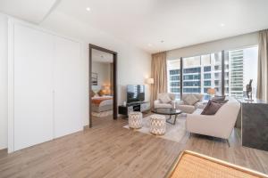 Posezení v ubytování Luton Vacation Homes - Luxury & High floor 2BR , Jumeirah Living Marina Gate 3 - 48AB07