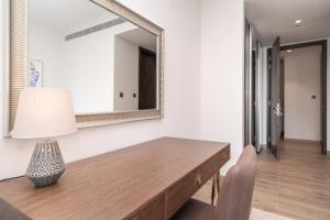 Fotografie z fotogalerie ubytování Luton Vacation Homes - Luxury & High floor 2BR , Jumeirah Living Marina Gate 3 - 48AB07 v Dubaji