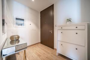 Fotografie z fotogalerie ubytování Luton Vacation Homes - Luxury & High floor 2BR , Jumeirah Living Marina Gate 3 - 48AB07 v Dubaji