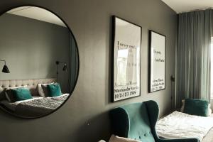 Letto o letti in una camera di Hasse på Sjökanten Hotell & Restaurang