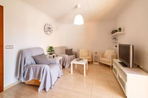 TV a/nebo společenská místnost v ubytování Apartamentos Costa Brava Las Vistas