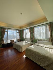Un pat sau paturi într-o cameră la Emmanuel Farm House