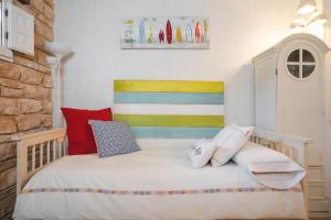 Łóżko lub łóżka w pokoju w obiekcie Apartamentos LÓRIEN Zarautz