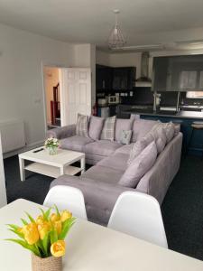 a living room with a couch and a table at Cooperage House All Ensuite Property - Sleeps 18 in Sheffield