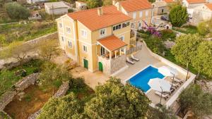 Bazén v ubytovaní Villa Sali ZadarVillas alebo v jeho blízkosti