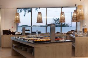Comida no hotel ou em algum lugar perto