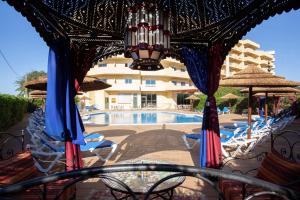 A piscina localizada em TURIM Presidente Hotel ou nos arredores