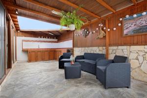 Posedenie v ubytovaní Las Casitas 28