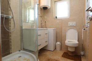 Kúpeľňa v ubytovaní Apartment Rinkovec + 30 fotografií