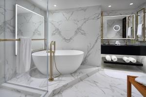 Salle de bains dans l'établissement Hotel Washington