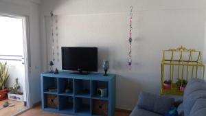 TV a/nebo společenská místnost v ubytování Las Negras, WIFI con vistas al mar, 3º con Ascensor y AA