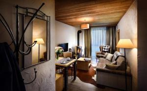TV a/nebo společenská místnost v ubytování Chalet Jasná Wellness Apartment Saskia jacuzzi & sauna + 31 fotografií