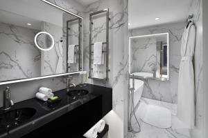 Salle de bains dans l'établissement Hotel Washington